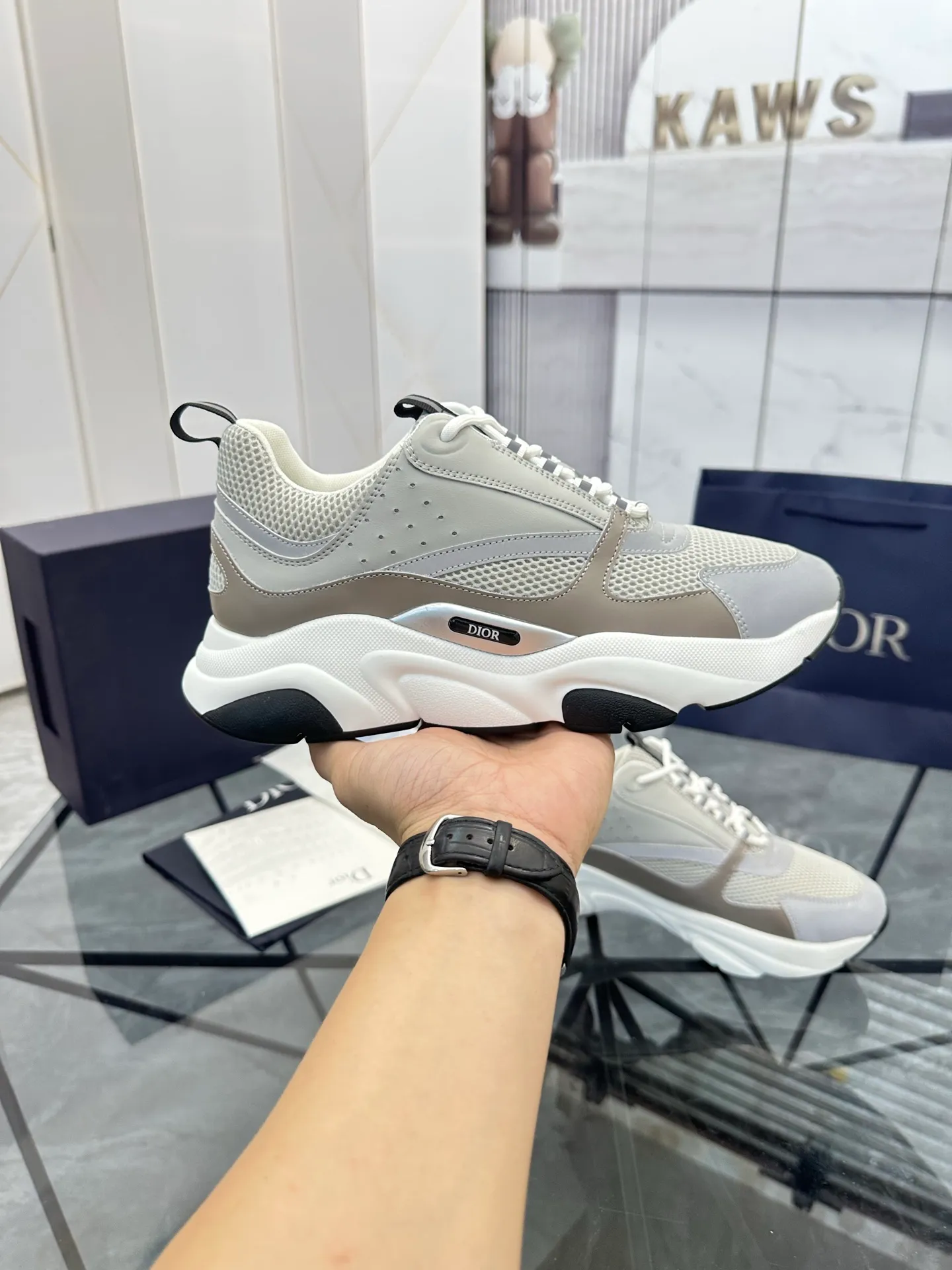 Men's shoes: 💰P460¥ Ready in Guangzhou, fully packaged Product trademark: Dior* "Dior*" low-top casual shoes Regular size: 38-46 (can be customized to 47) B22 Product materials: imported cowhide leather upper spliced ​​with original fabric, breathable lining, original outsole. Number: 920